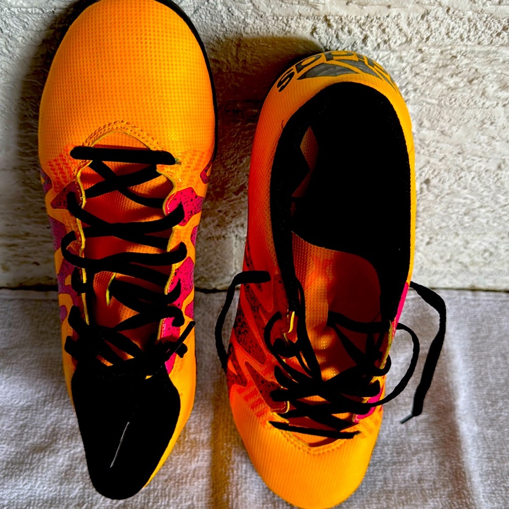 Adidas tennis shoes